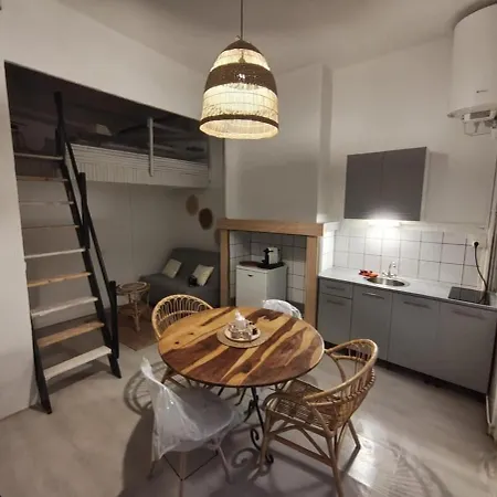 Cozy In The Heart Of Sete, Close To The Jousting Events Apartman